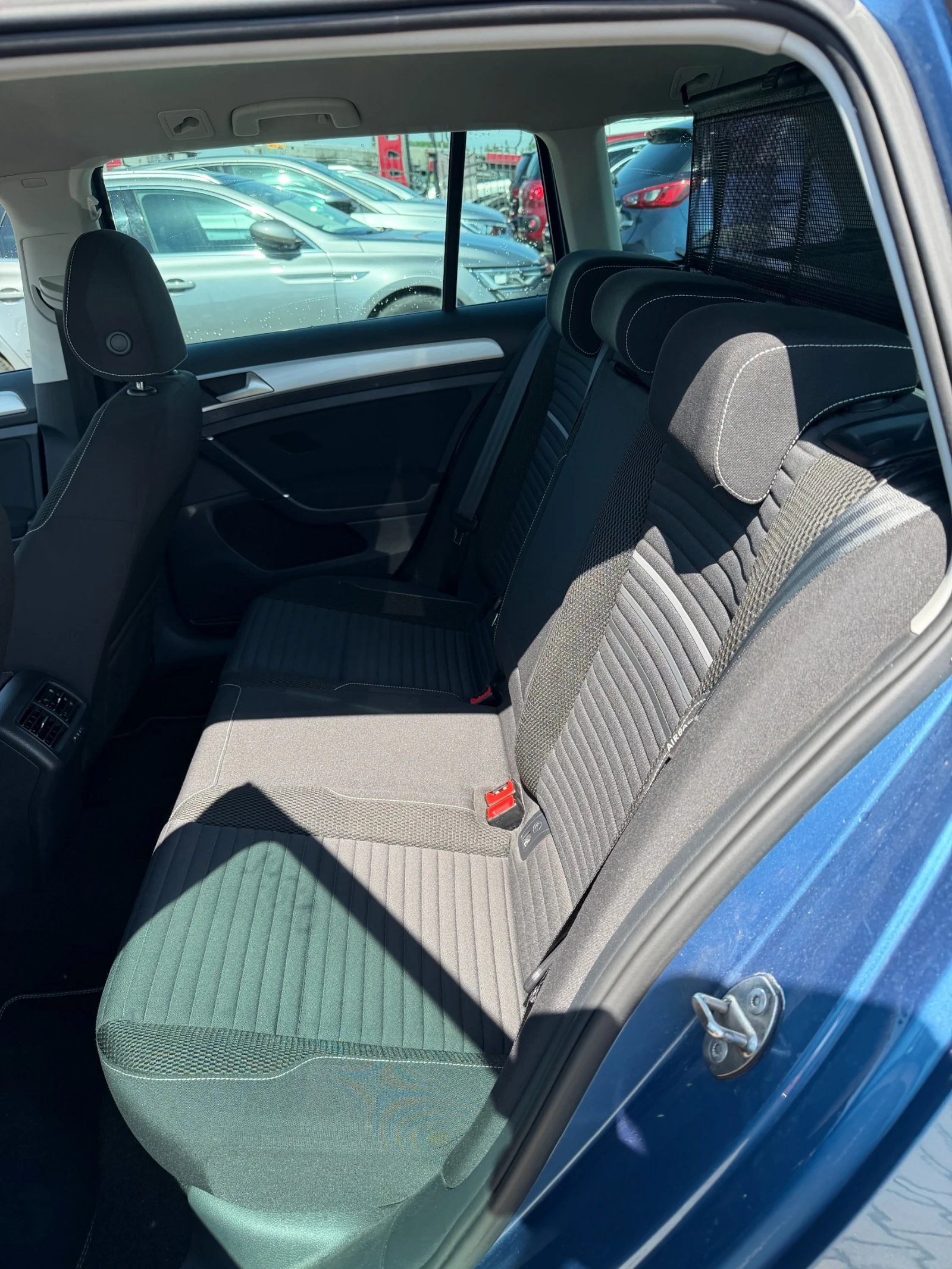 VW Golf 1.6TDI AVTOMAT/NAVI EURO 6, снимка 10 - Автомобили и джипове - 54667107