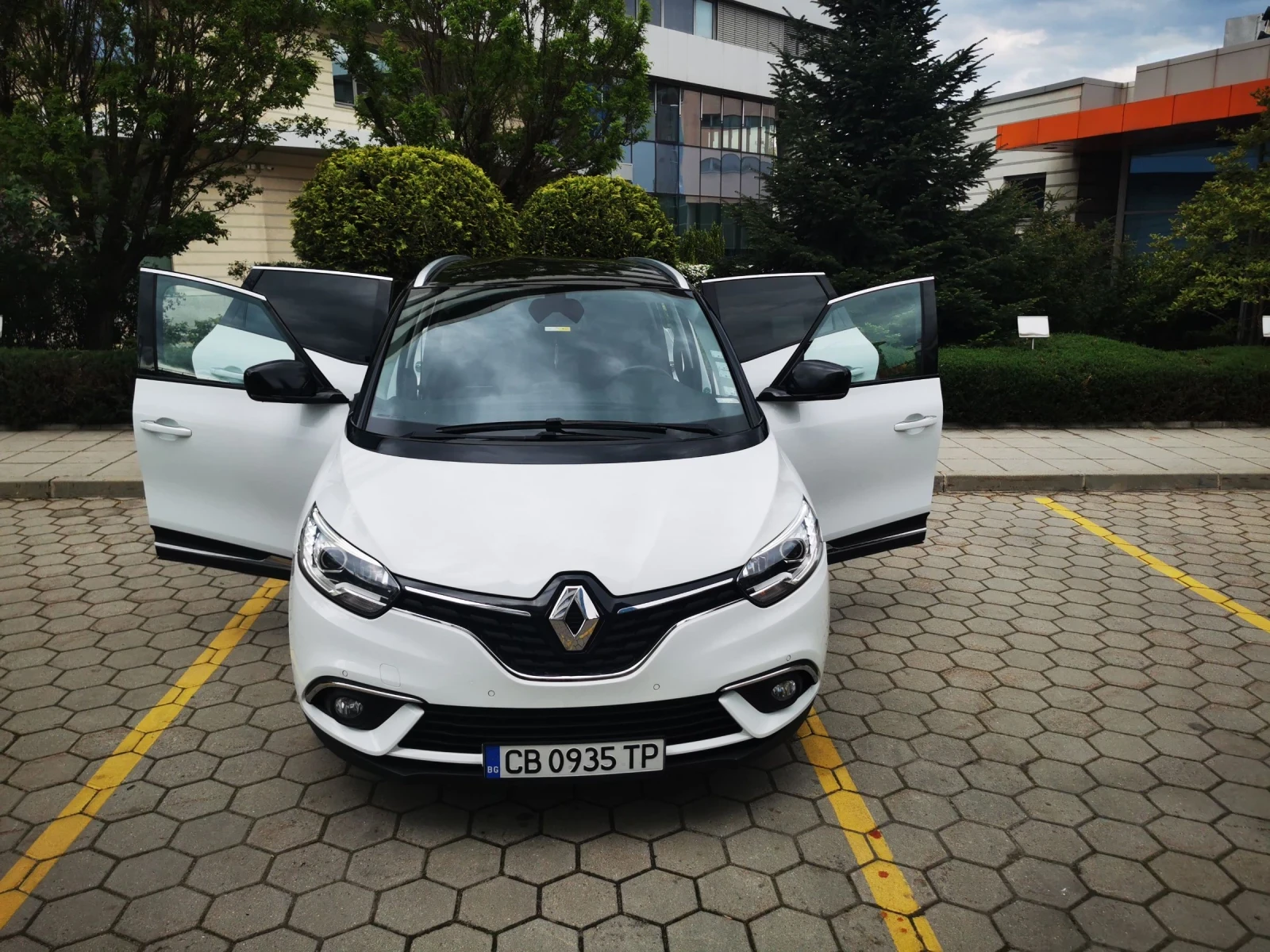 Renault Grand scenic 1.6 130к.с , снимка 7 - Автомобили и джипове - 54704514