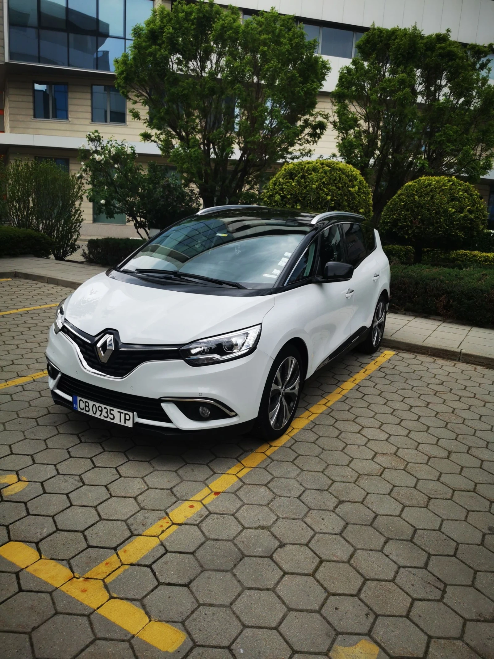 Renault Grand scenic 1.6 130к.с , снимка 6 - Автомобили и джипове - 54704514