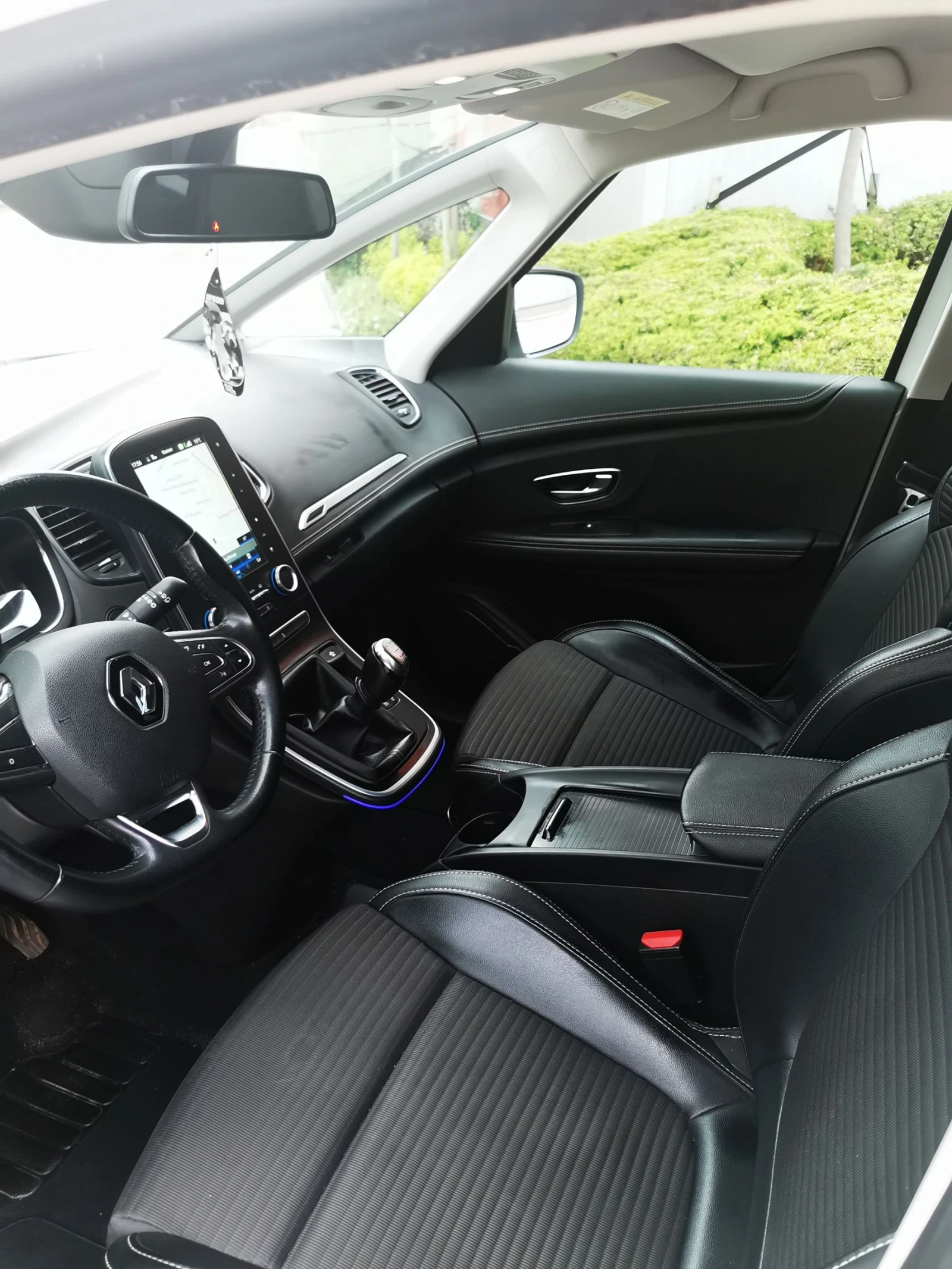 Renault Grand scenic 1.6 130к.с , снимка 8 - Автомобили и джипове - 54704514