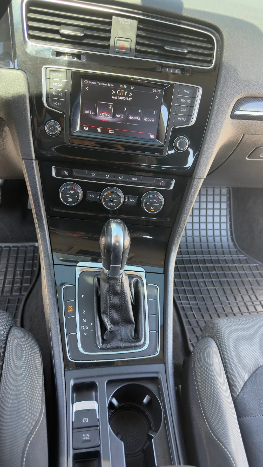 VW Golf 1.6TDI110HP!7DSG!AUTOHOLD!HIGHLINE!ОБСЛУЖЕН!TOP!, снимка 11 - Автомобили и джипове - 54766543