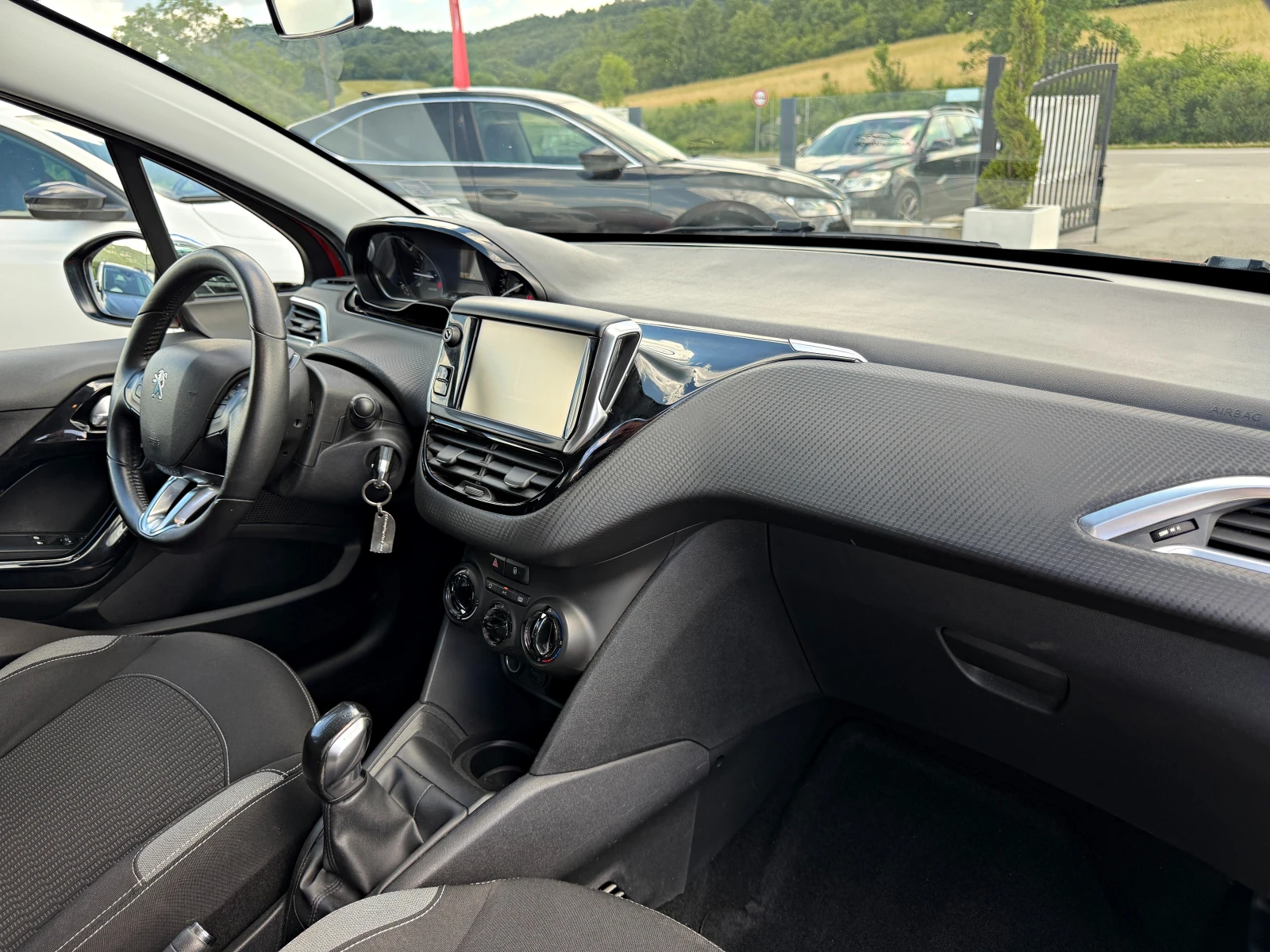 Peugeot 208 STYLE PURETECH EURO 6 KLIMA LED, снимка 10 - Автомобили и джипове - 54960228