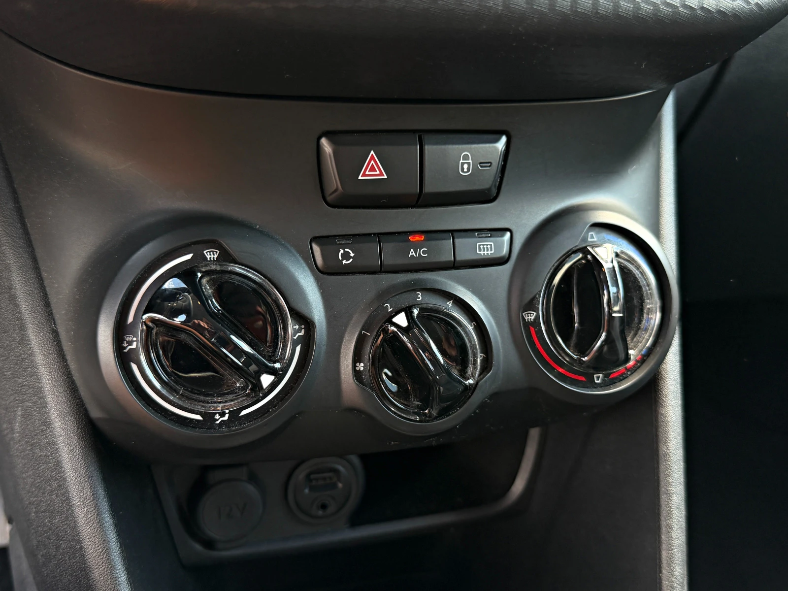 Peugeot 208 STYLE PURETECH EURO 6 KLIMA LED, снимка 12 - Автомобили и джипове - 54960228