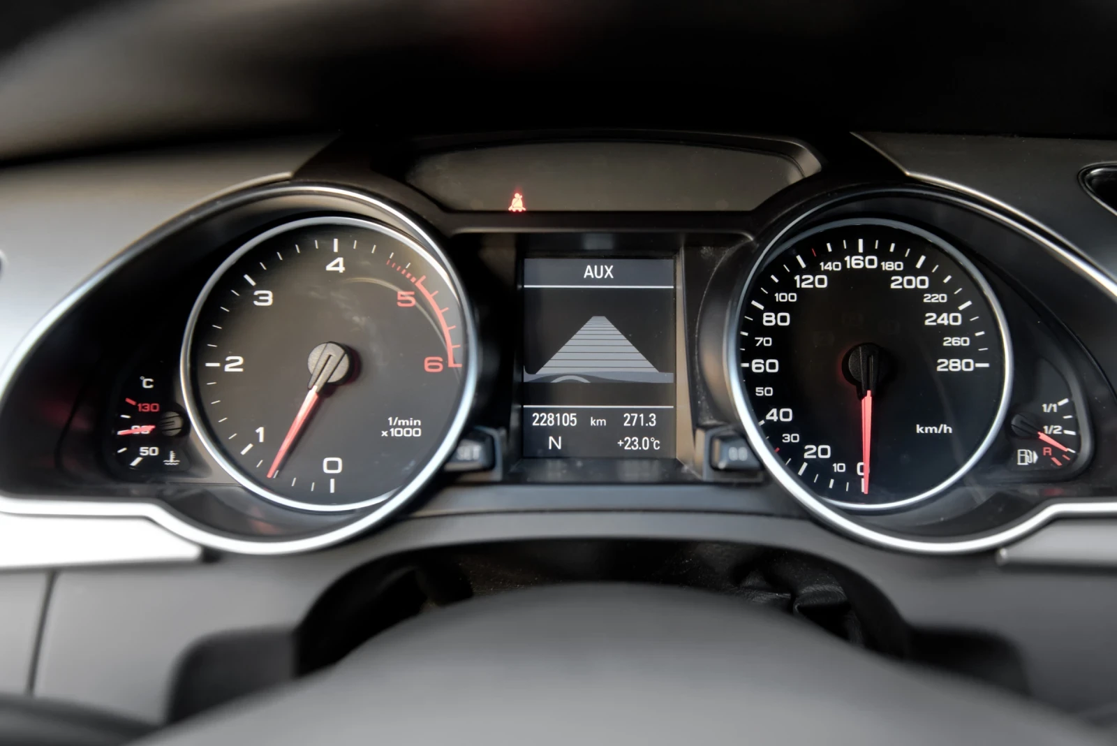 Audi A5 S-LINE// SPORTBACK// 2011// DISTRONIC /LANE ASSIST, снимка 11 - Автомобили и джипове - 55996000