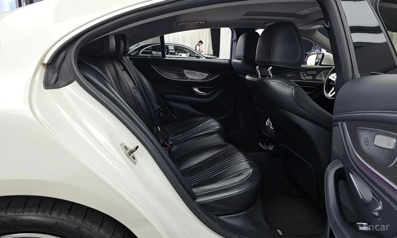 Mercedes-Benz CLS 300d AMG Line/ФИНАНСИРАНЕ, снимка 12 - Автомобили и джипове - 56019600