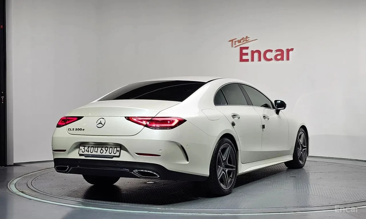 Mercedes-Benz CLS 300d AMG Line/ФИНАНСИРАНЕ, снимка 2 - Автомобили и джипове - 56019600