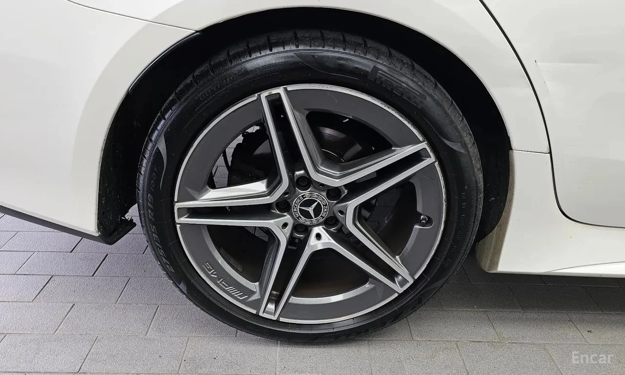 Mercedes-Benz CLS 300d AMG Line/ФИНАНСИРАНЕ, снимка 5 - Автомобили и джипове - 56019600