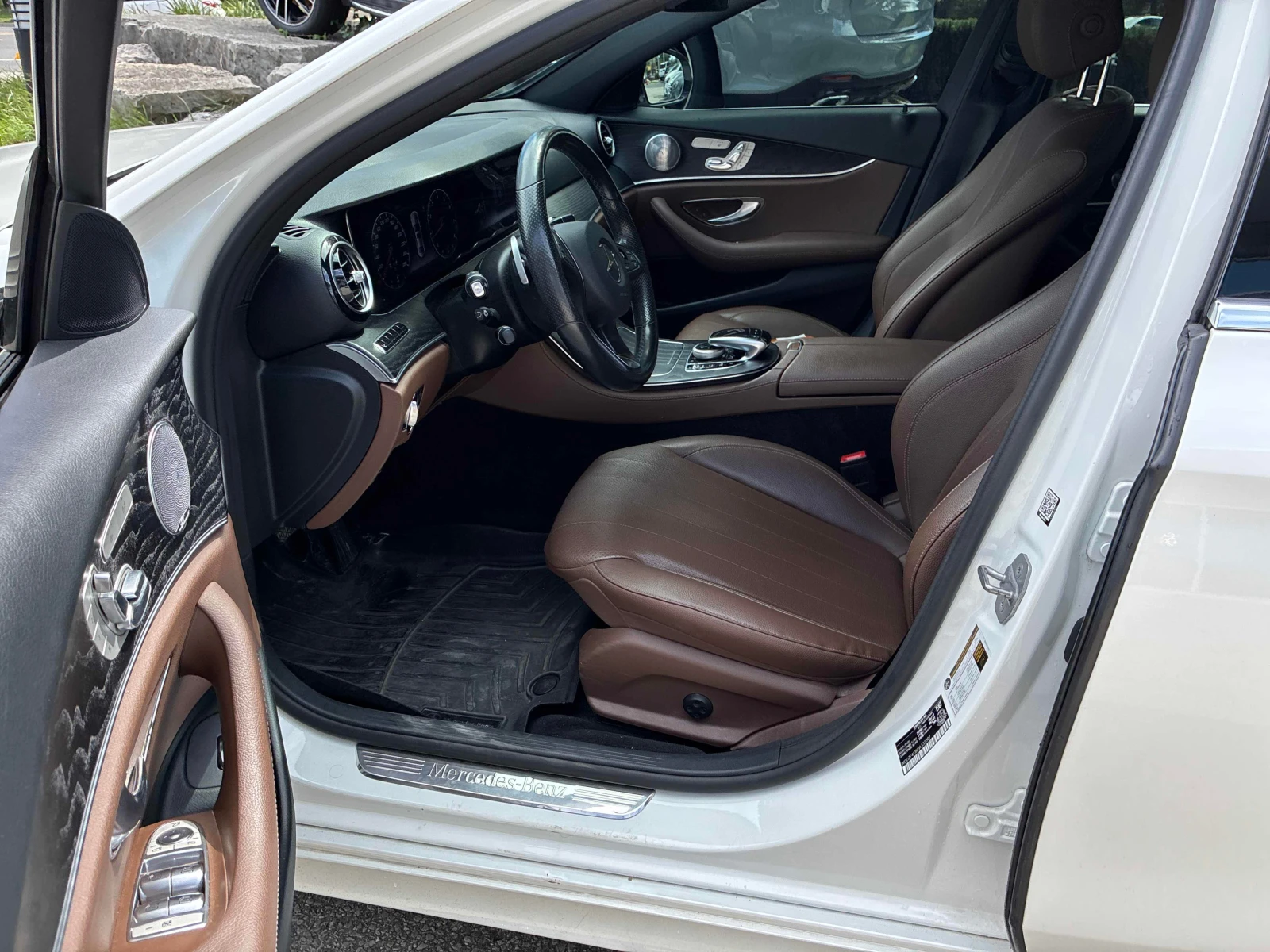 Mercedes-Benz E 300 * АВТОКРЕДИТ БЕЗ ПЪРВОНАЧАЛНА ВНОСКА* , снимка 5 - Автомобили и джипове - 56052764