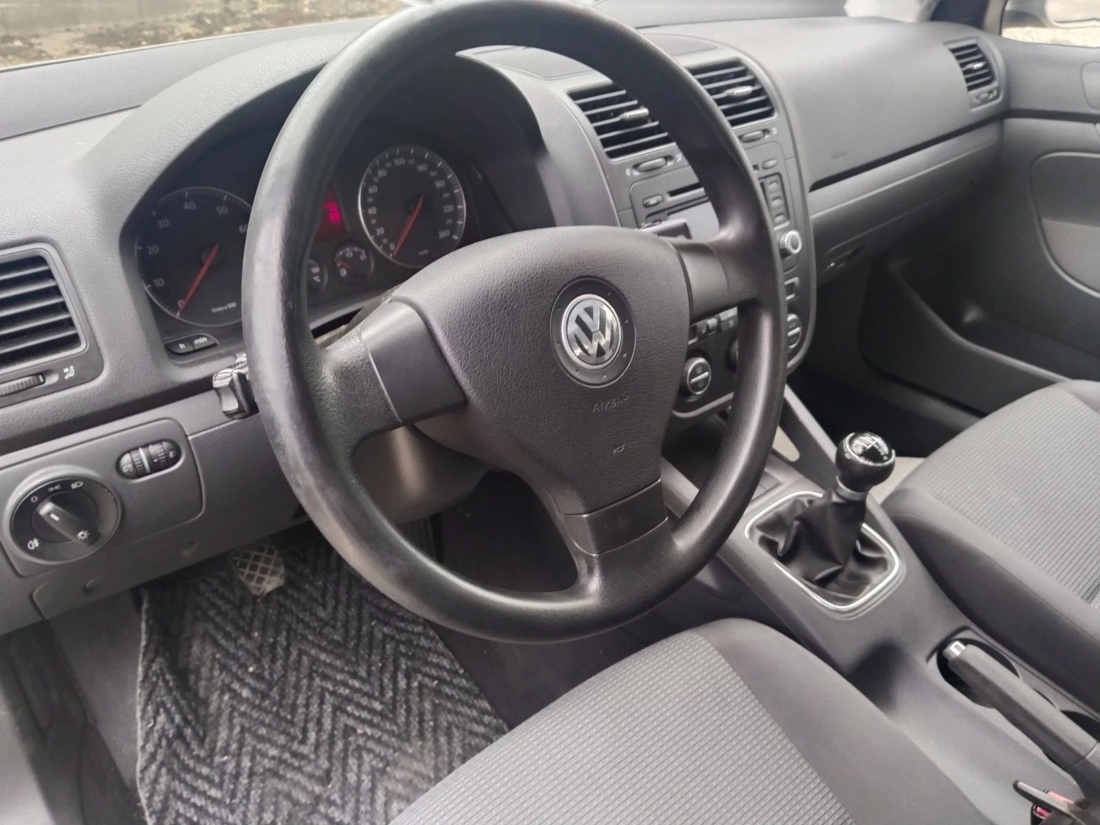 VW Jetta 1.6 /101 кс, снимка 8 - Автомобили и джипове - 56274807