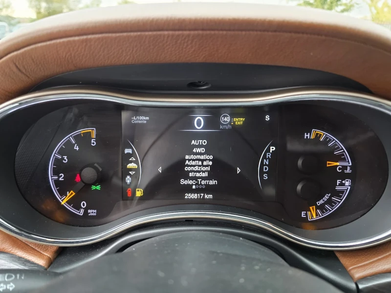 Jeep Grand cherokee 3.0D SUMMIT, снимка 16 - Автомобили и джипове - 52068604