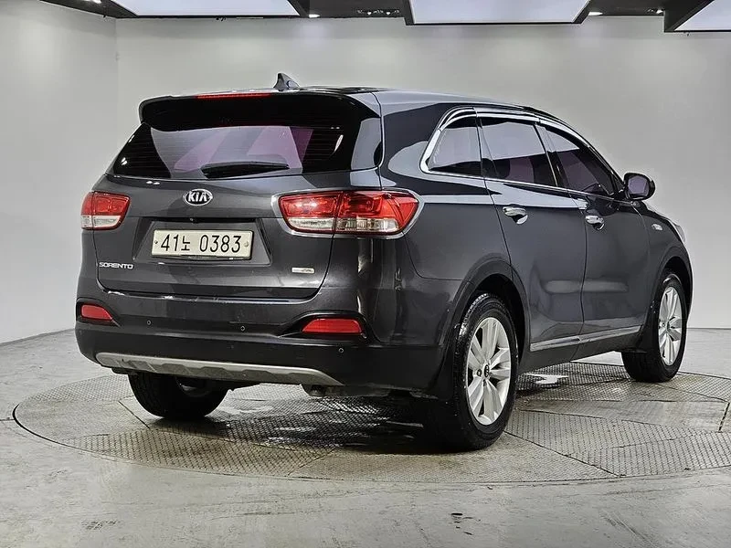 Kia Sorento 2.0 2WD LUXURY, снимка 4 - Автомобили и джипове - 56305546