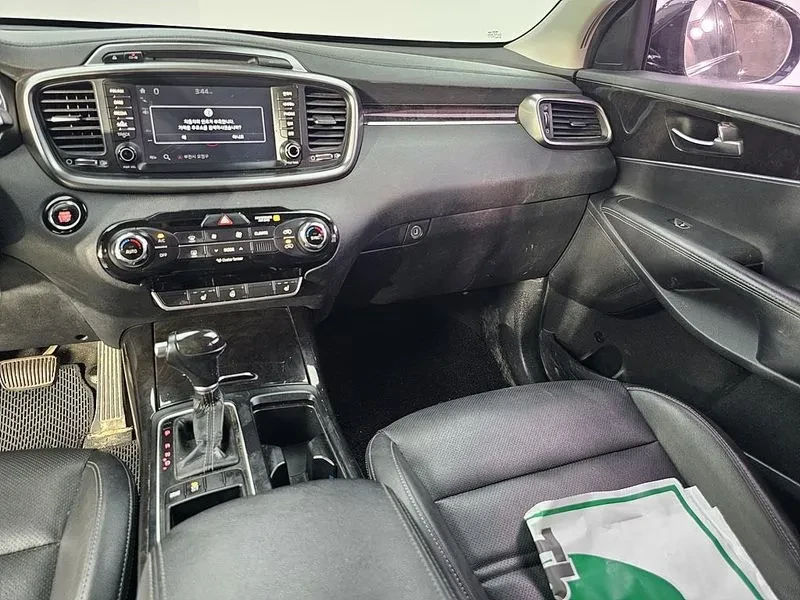 Kia Sorento 2.0 2WD LUXURY, снимка 10 - Автомобили и джипове - 56305546