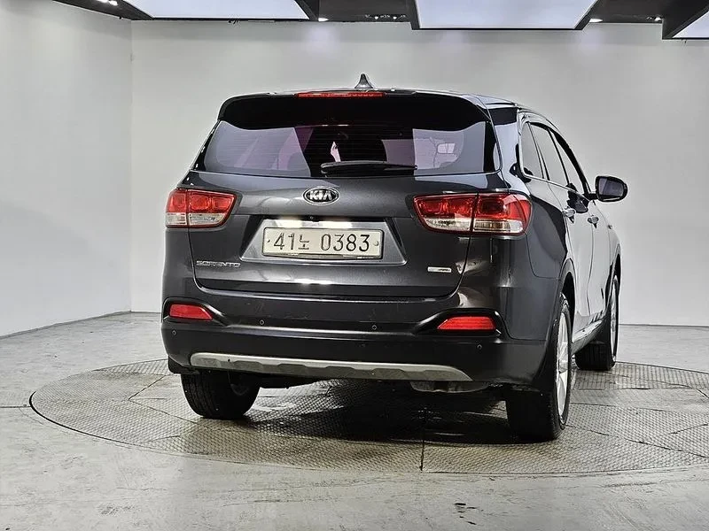 Kia Sorento 2.0 2WD LUXURY, снимка 3 - Автомобили и джипове - 56305546