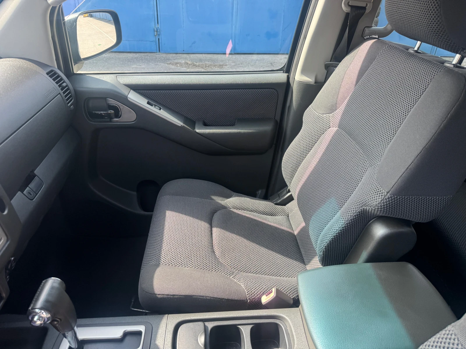 Nissan Navara 2.5 D АВТОМАТИК, снимка 6 - Автомобили и джипове - 54215867