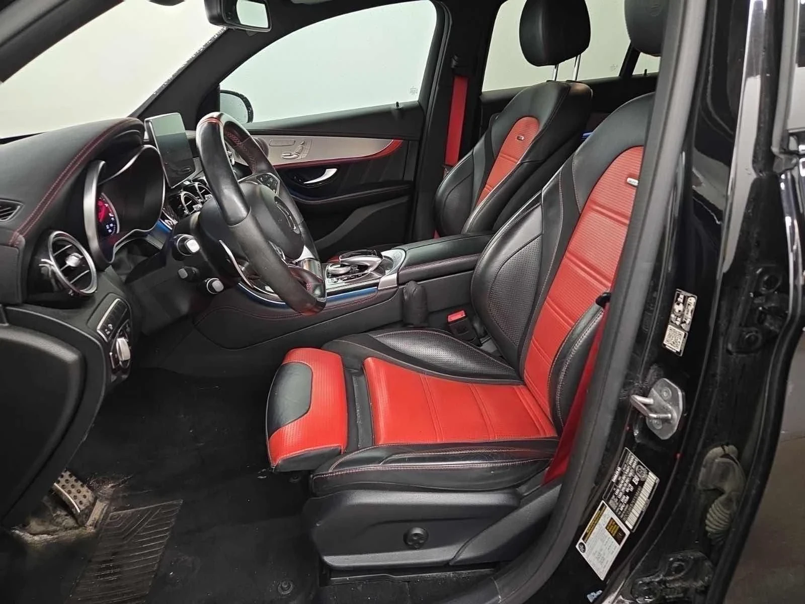 Mercedes-Benz GLC 63 AMG 63 S* 360* Burmester* Шибидах* Подгрев* Keyless, снимка 8 - Автомобили и джипове - 55090272