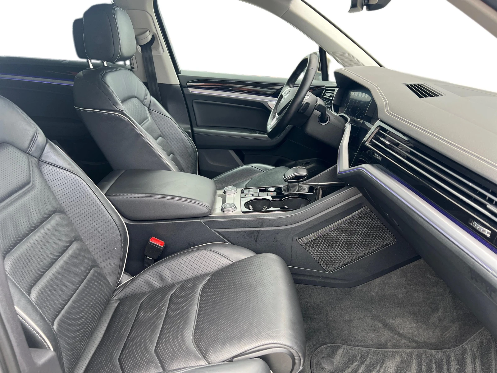 VW Touareg 3.0 V6 TDI, снимка 11 - Автомобили и джипове - 56720047