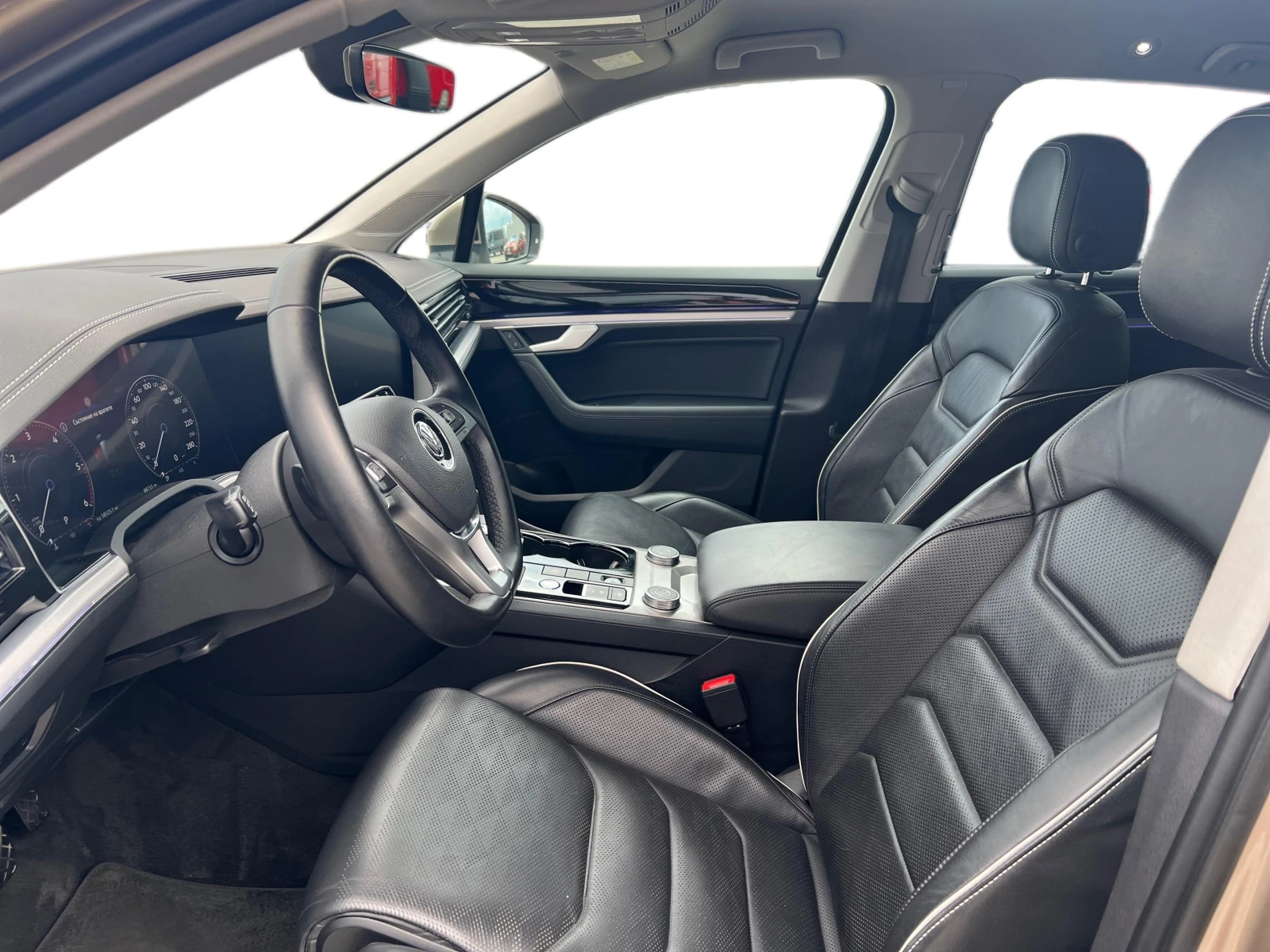 VW Touareg 3.0 V6 TDI, снимка 8 - Автомобили и джипове - 56720047