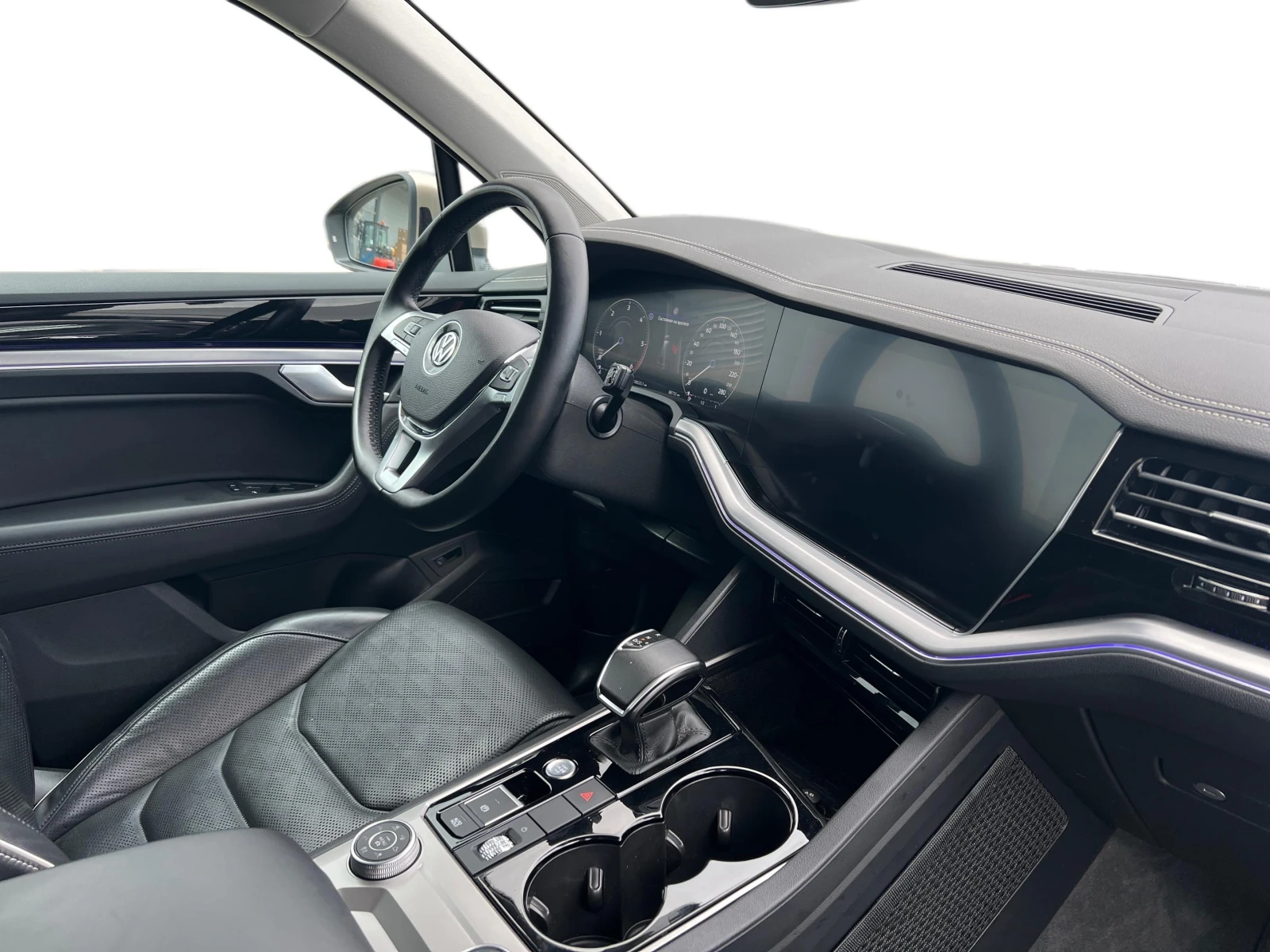 VW Touareg 3.0 V6 TDI, снимка 9 - Автомобили и джипове - 56720047