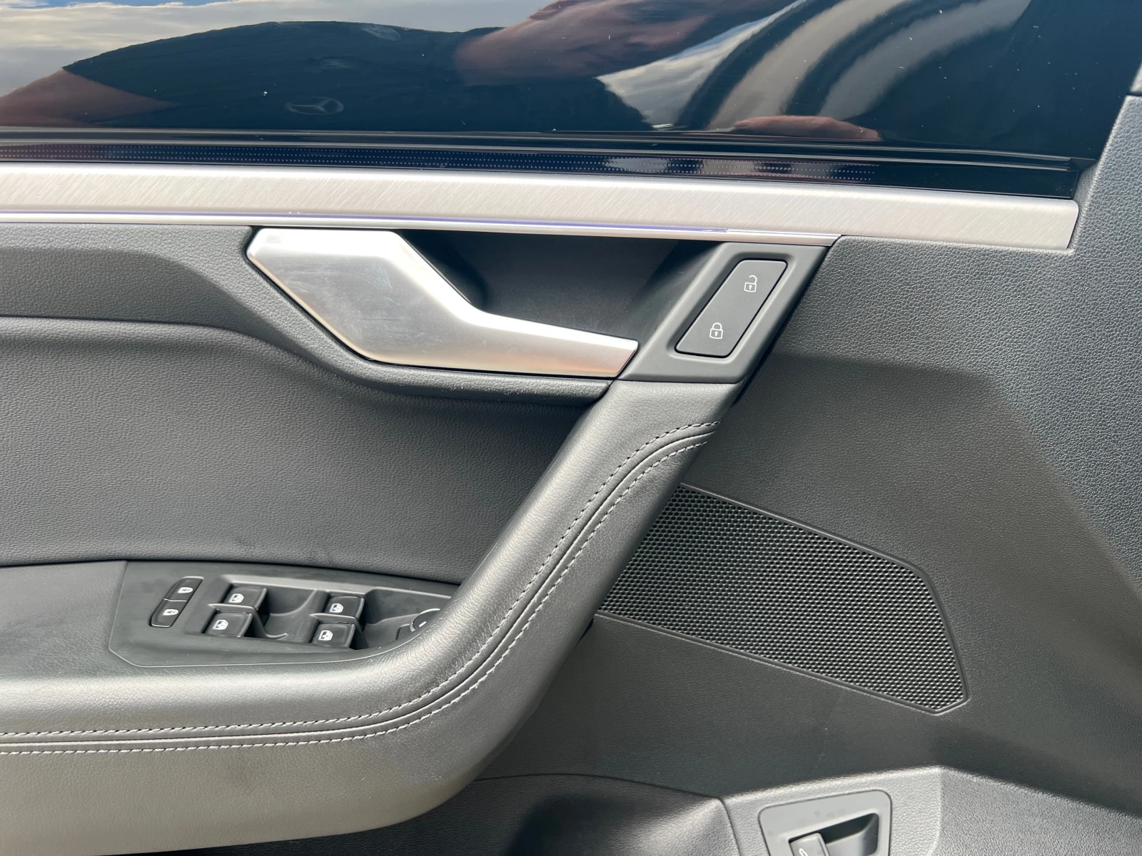 VW Touareg 3.0 V6 TDI, снимка 10 - Автомобили и джипове - 56720047
