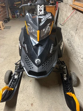  Ski-Doo Summit