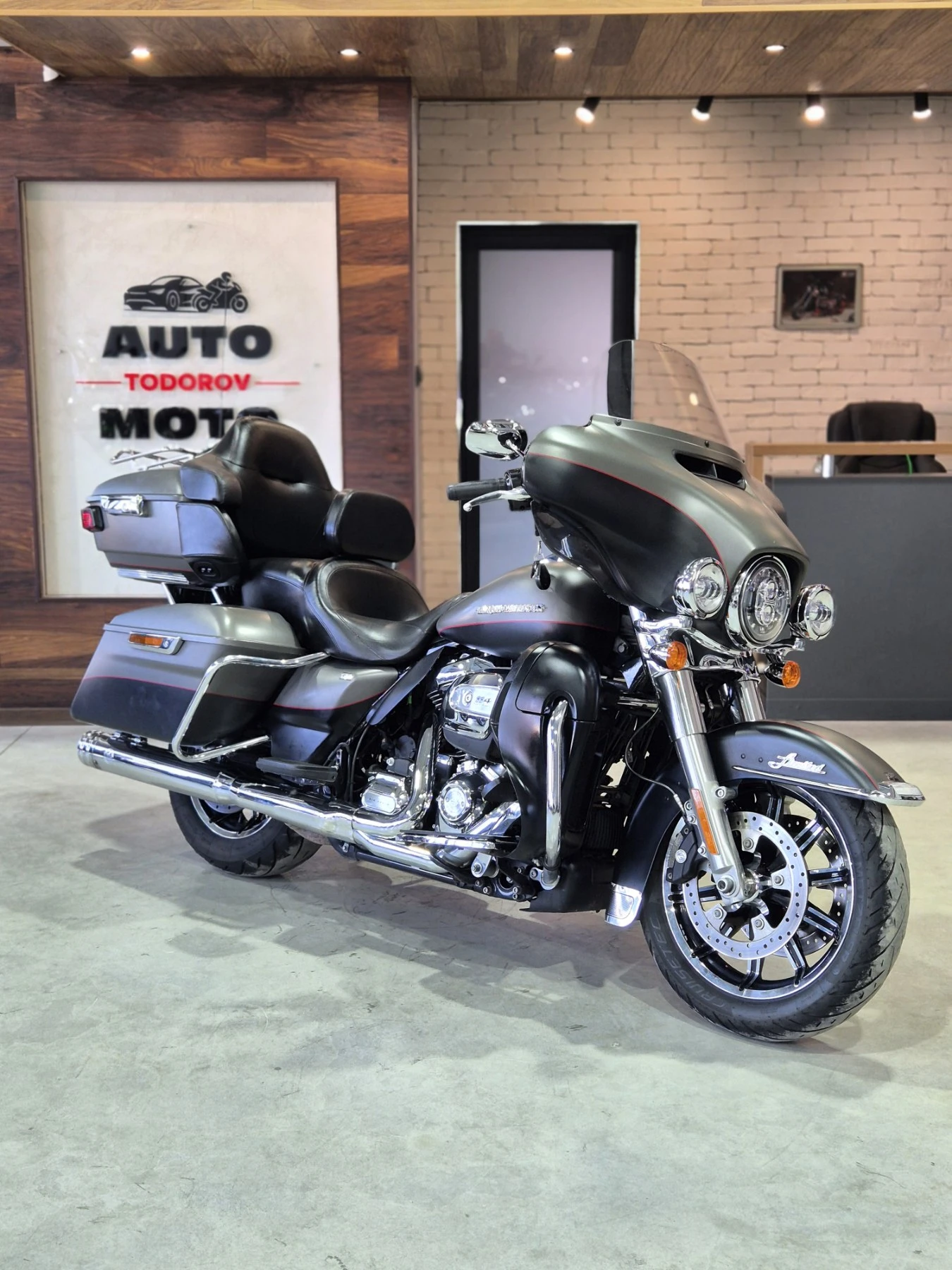 Harley-Davidson Electra Glide Classic FLHTK 114 inch Нов внос от Швейцария!!