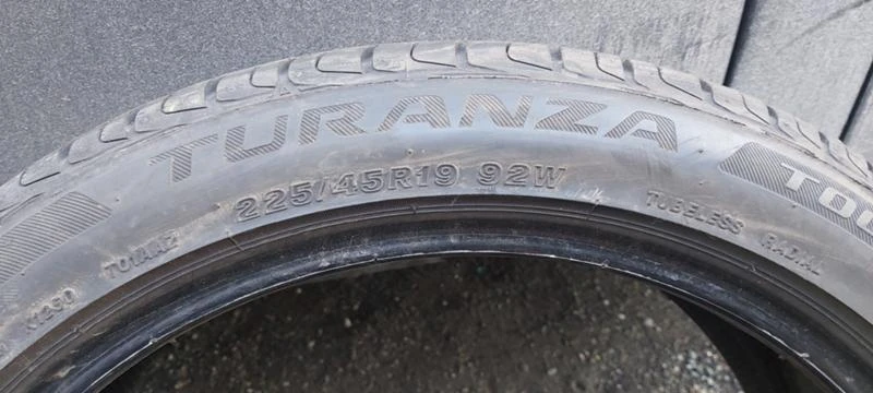 Гуми Летни 225/45R19, снимка 5 - Гуми и джанти - 31151730