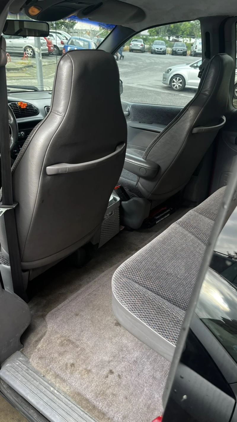 Chrysler Voyager, снимка 4 - Автомобили и джипове - 52272837