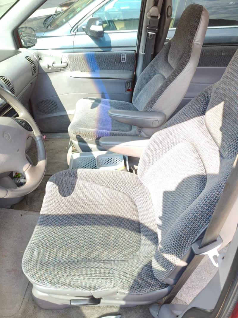Chrysler Voyager, снимка 9 - Автомобили и джипове - 52272837