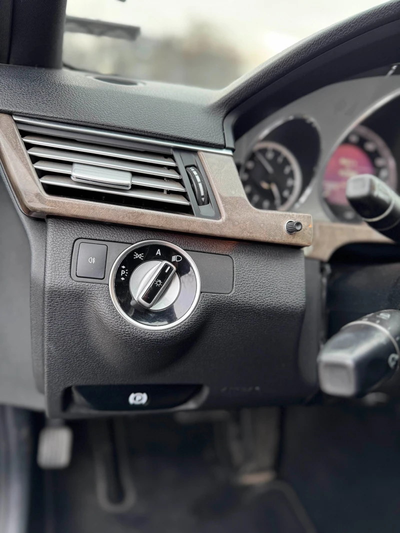 Mercedes-Benz E 350, снимка 12 - Автомобили и джипове - 53330297