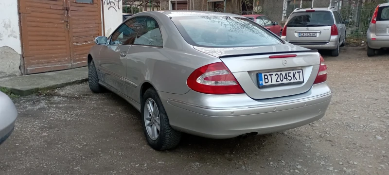 Mercedes-Benz CLK C 200 Compresor, снимка 7 - Автомобили и джипове - 53597368