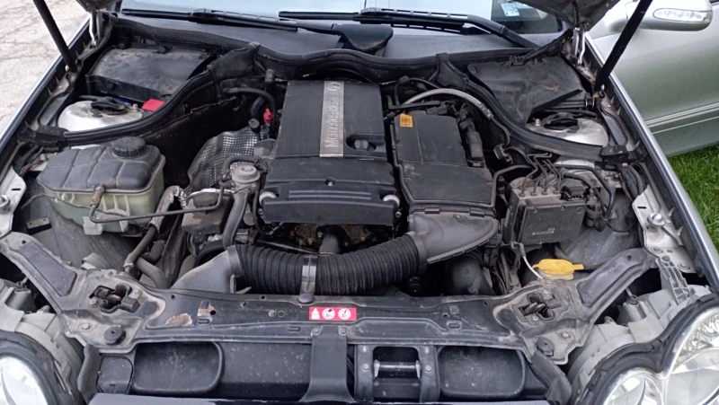 Mercedes-Benz CLK C 200 Compresor, снимка 12 - Автомобили и джипове - 53597368