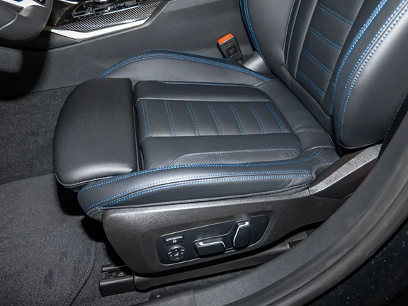 BMW 330 i xDrive = M-Sport Pro = Carbon Гаранция - изображение 4