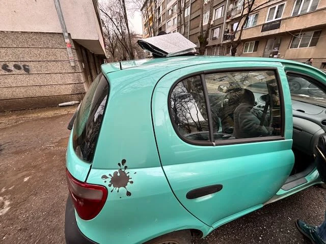 Toyota Yaris 1.0, снимка 7 - Автомобили и джипове - 53595023