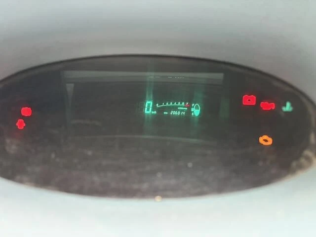 Toyota Yaris 1.0, снимка 4 - Автомобили и джипове - 53595023