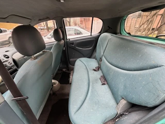 Toyota Yaris 1.0, снимка 5 - Автомобили и джипове - 53595023