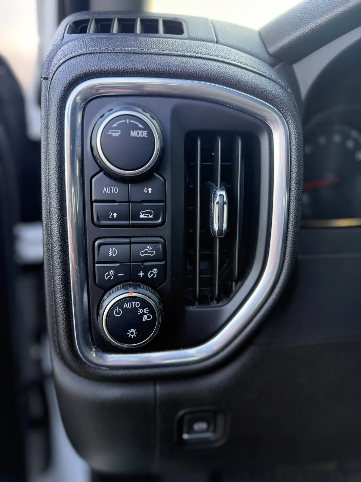 Chevrolet Silverado 5.3 V8 RST, снимка 15 - Автомобили и джипове - 54231382