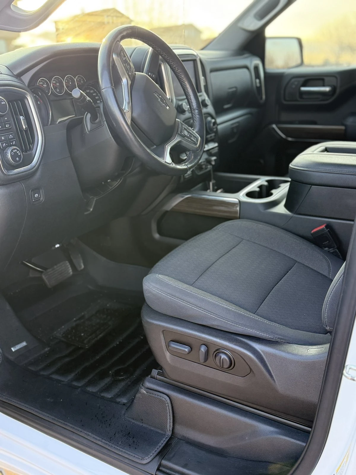 Chevrolet Silverado 5.3 V8 RST, снимка 13 - Автомобили и джипове - 54231382