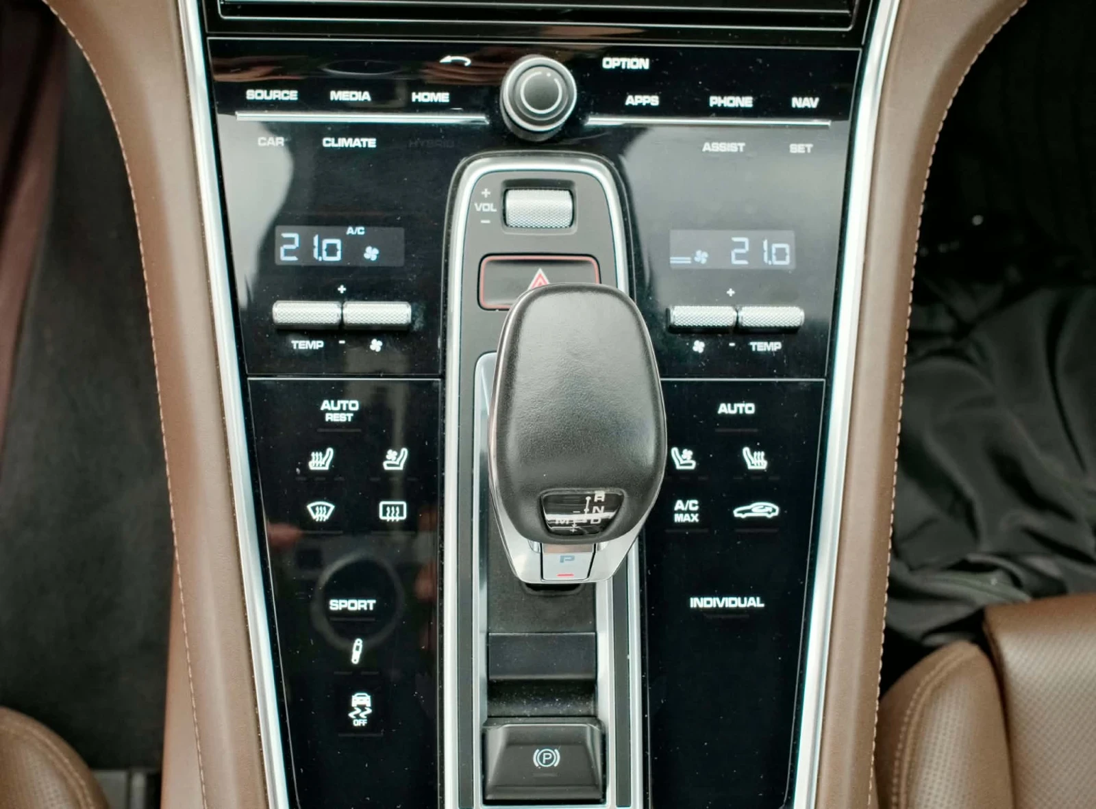Porsche Panamera Turbo | Гаранция в Порше до 2030г, снимка 16 - Автомобили и джипове - 54575720