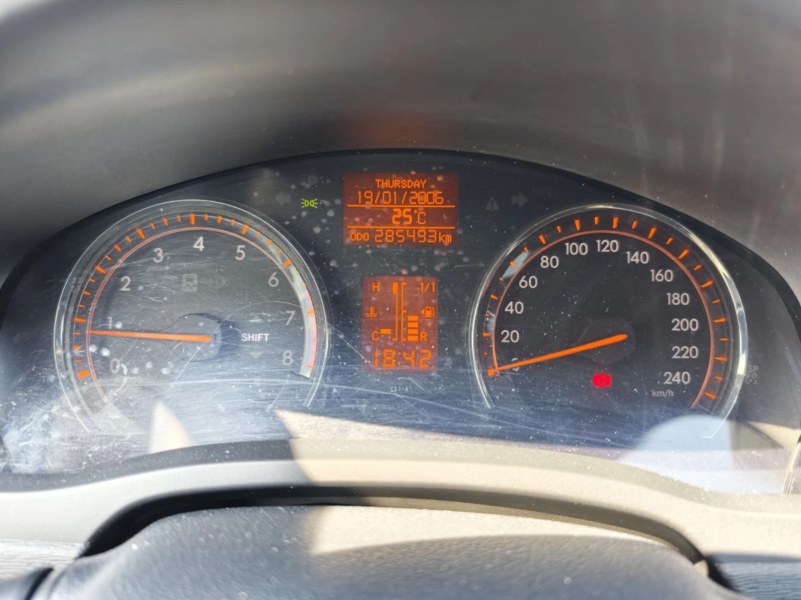 Toyota Avensis 1.8 i/ LPG, снимка 8 - Автомобили и джипове - 54680667