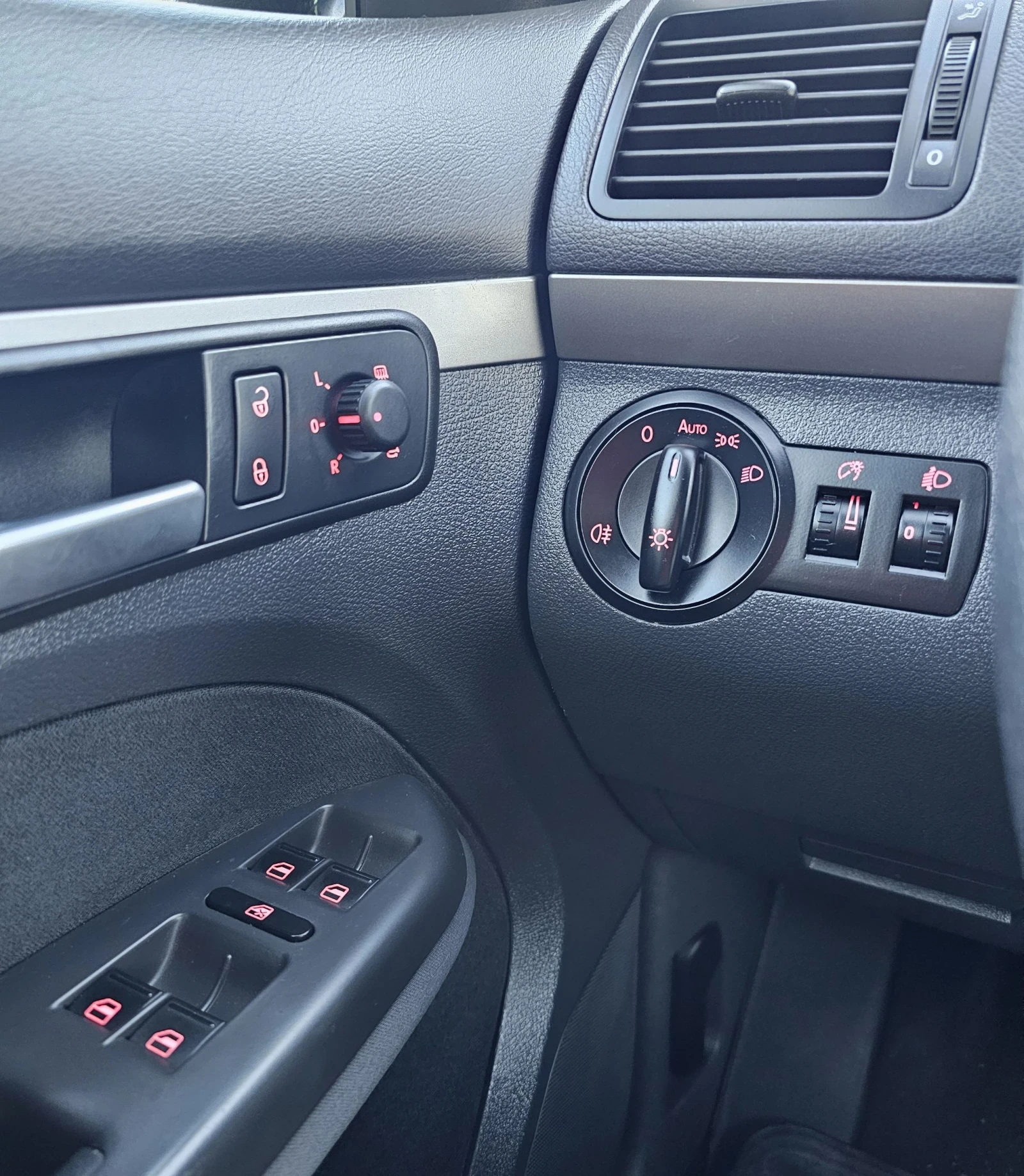 VW Touran, снимка 12 - Автомобили и джипове - 54716189
