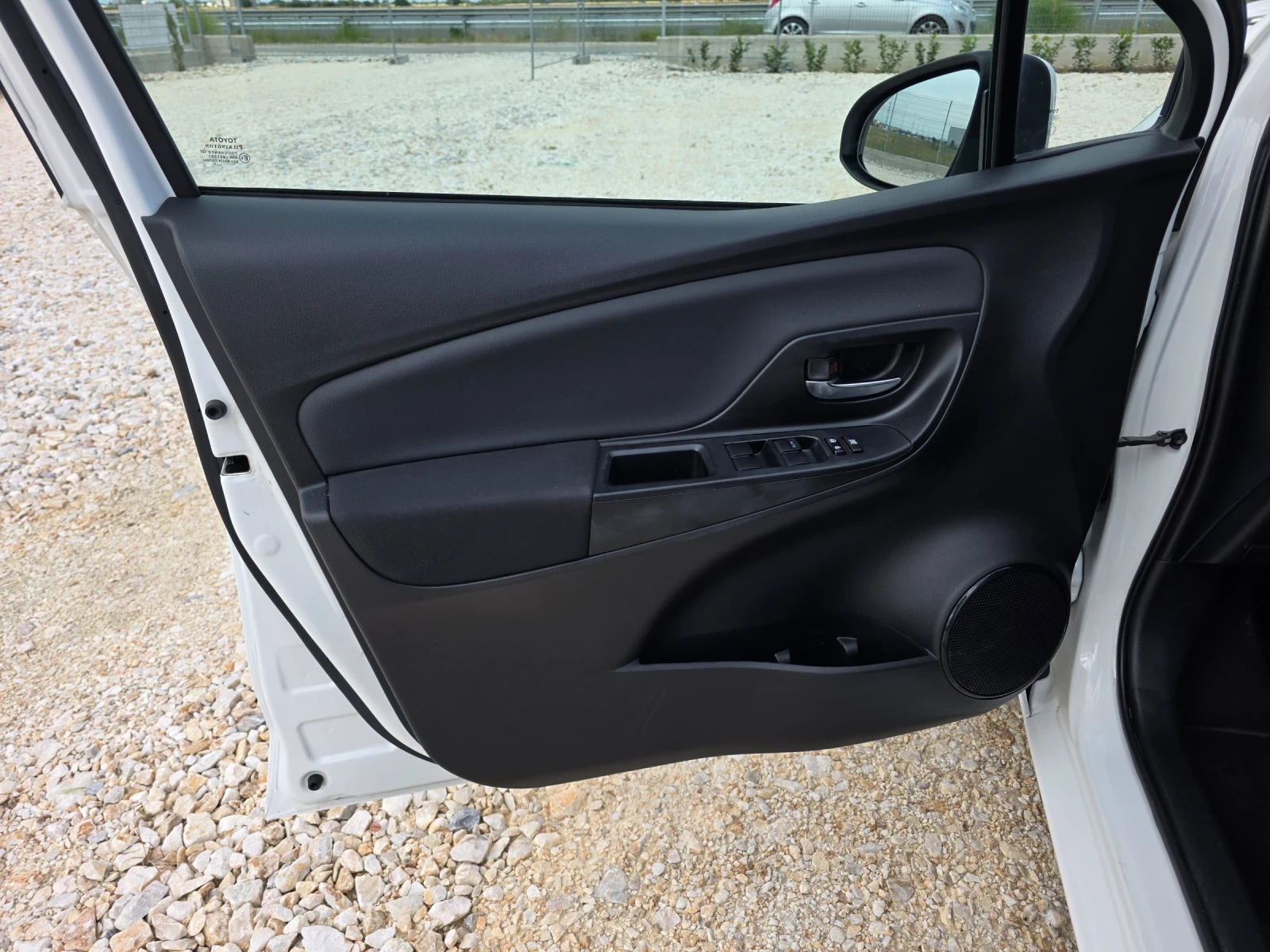 Toyota Yaris 1.4 D4D Evro 6 Navi Камера Климатроник, снимка 5 - Автомобили и джипове - 55215435