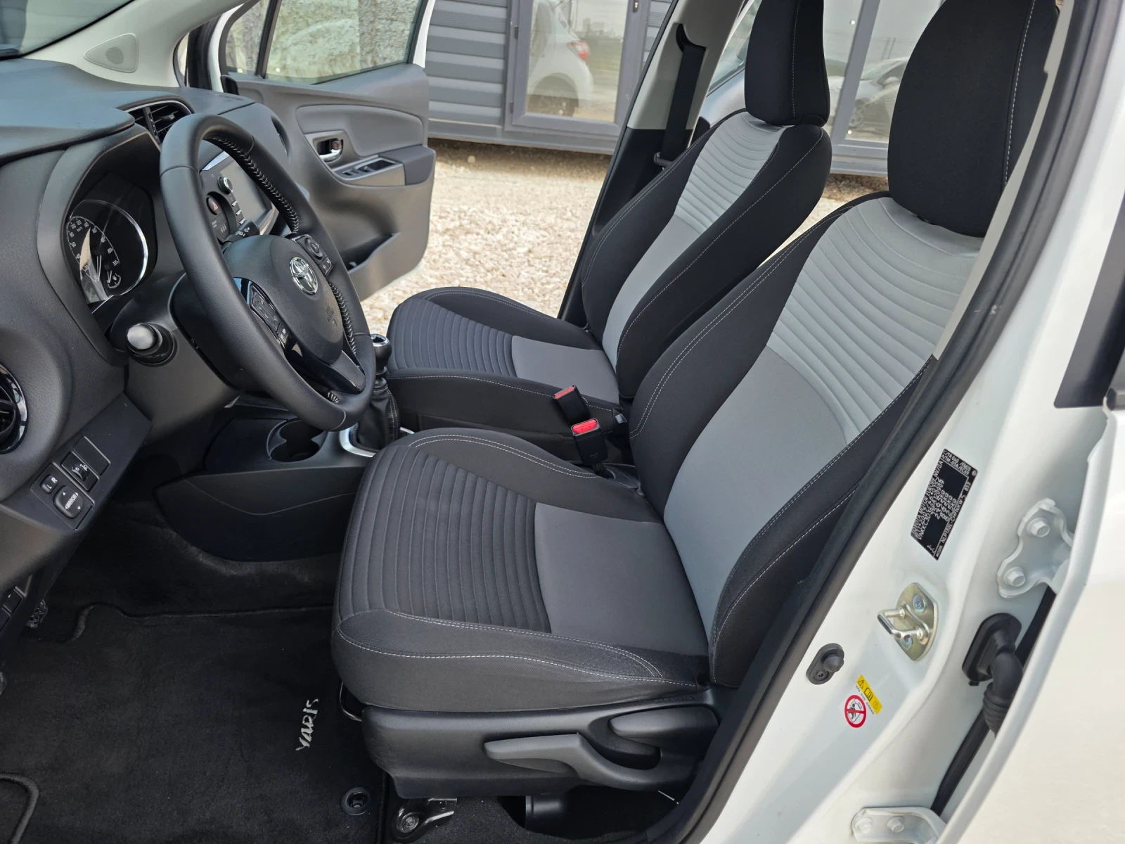 Toyota Yaris 1.4 D4D Evro 6 Navi Камера Климатроник, снимка 6 - Автомобили и джипове - 55215435