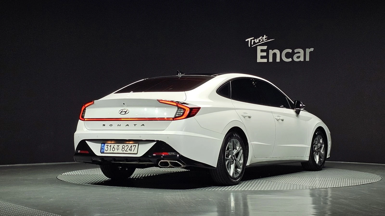 Hyundai Sonata 1.6T Premium Plus* BLIND SPOT* ЛЮК* КРАЙНА ЦЕНА, снимка 2 - Автомобили и джипове - 55243923