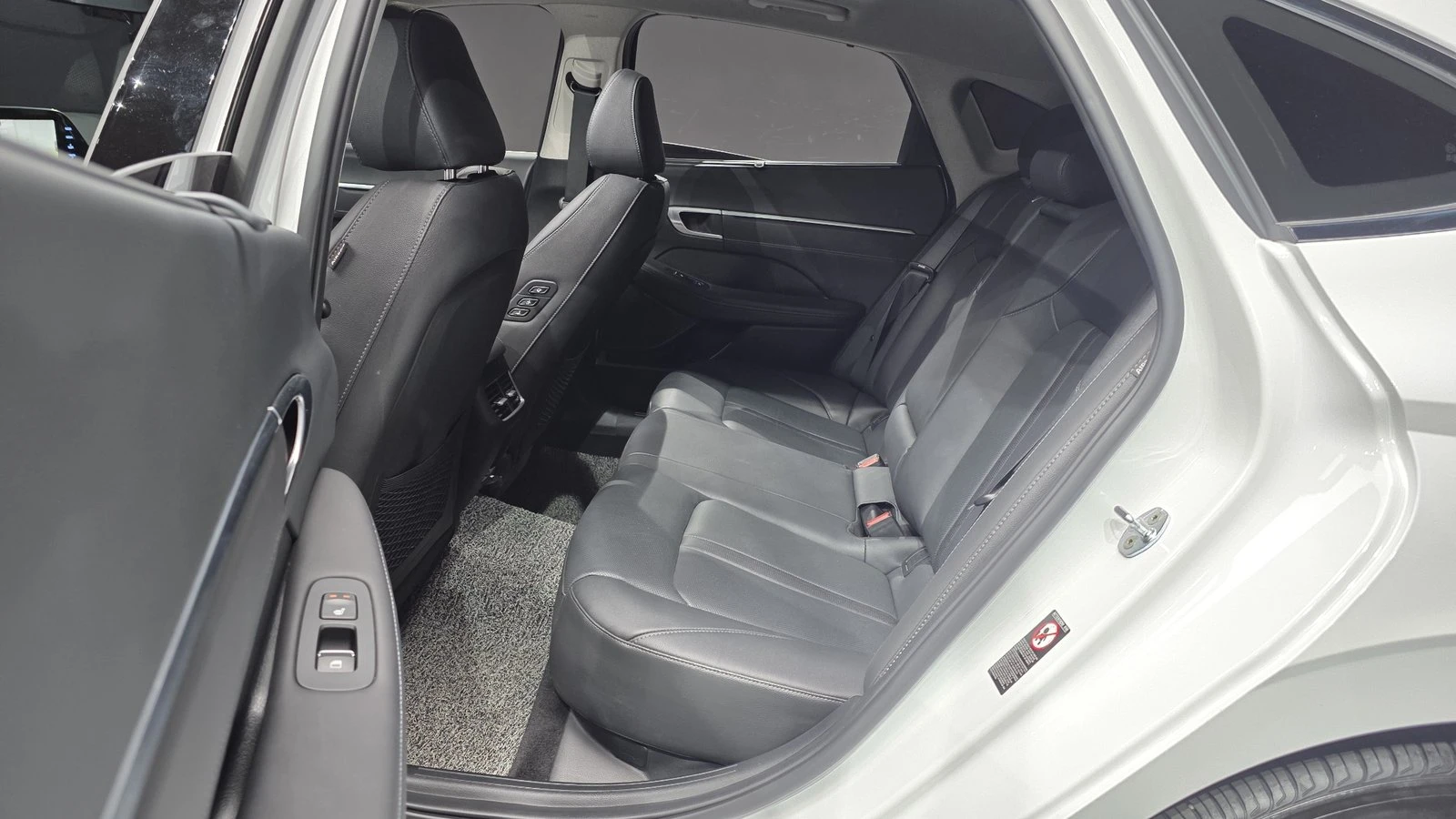 Hyundai Sonata 1.6T Premium Plus* BLIND SPOT* ЛЮК* КРАЙНА ЦЕНА, снимка 12 - Автомобили и джипове - 55243923