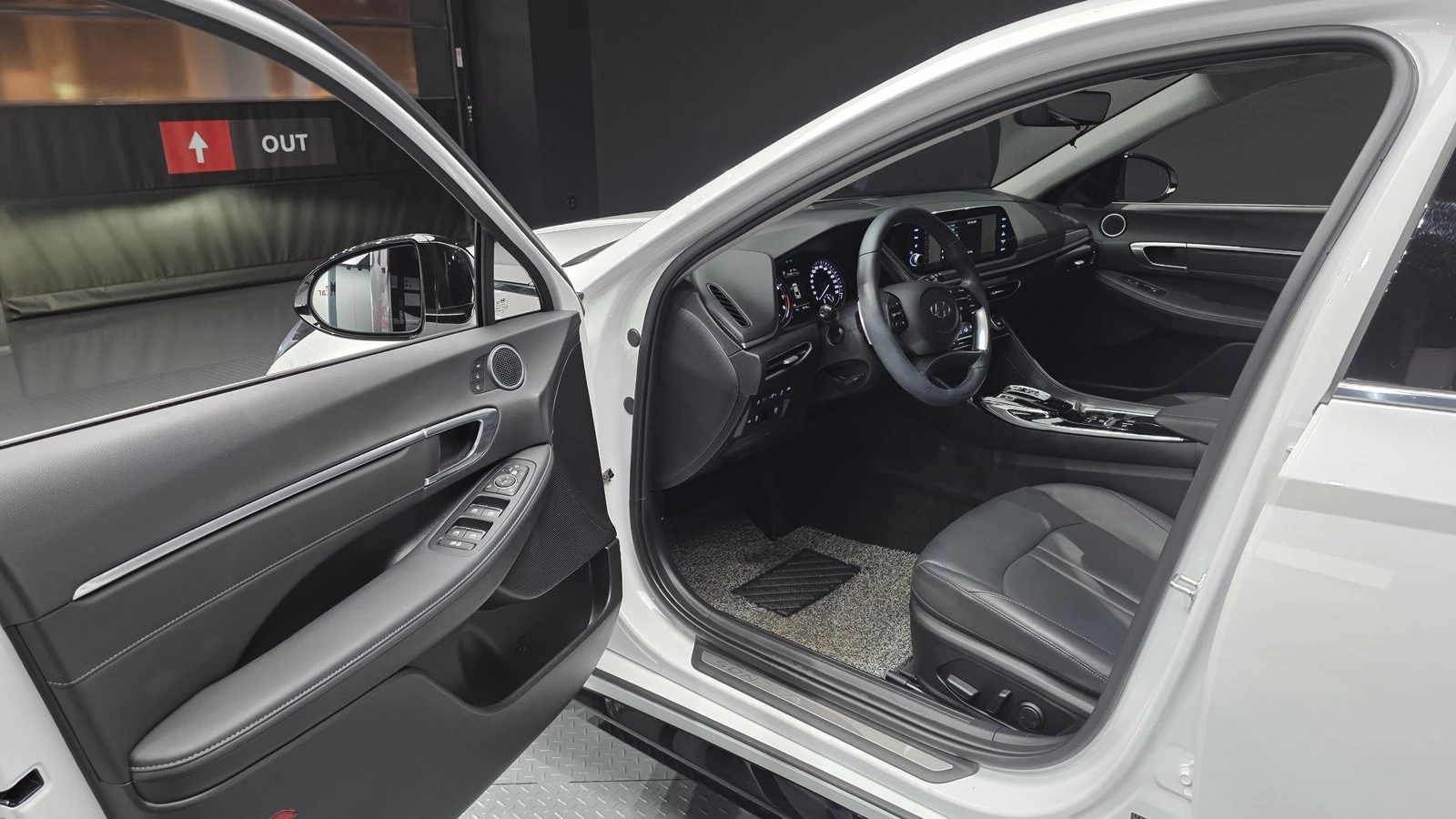 Hyundai Sonata 1.6T Premium Plus* BLIND SPOT* ЛЮК* КРАЙНА ЦЕНА, снимка 10 - Автомобили и джипове - 55243923