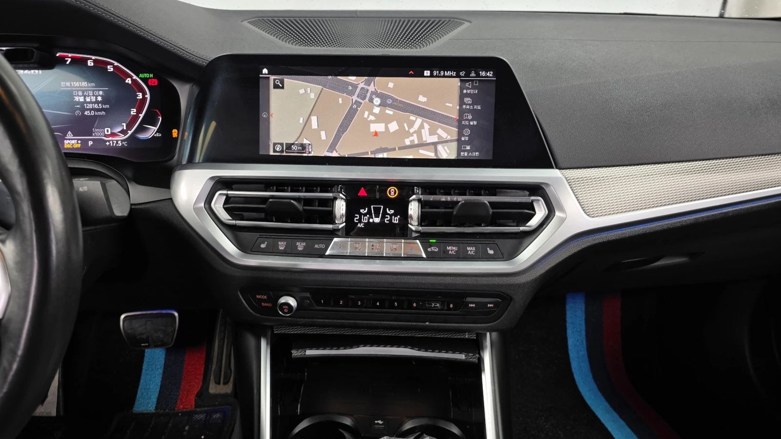 BMW 340 HUD * DIST * М. ТОЧКА * H KARDON * 360 * ПОДГРЕВИ, снимка 10 - Автомобили и джипове - 55464788