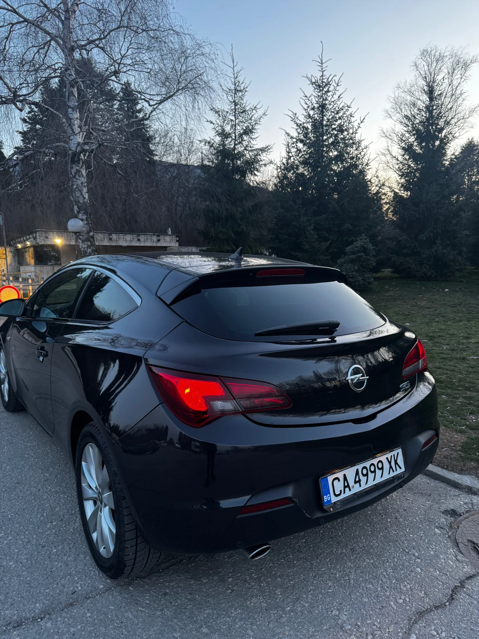 Opel Astra GTC 1.4 turbo, снимка 17 - Автомобили и джипове - 55584811