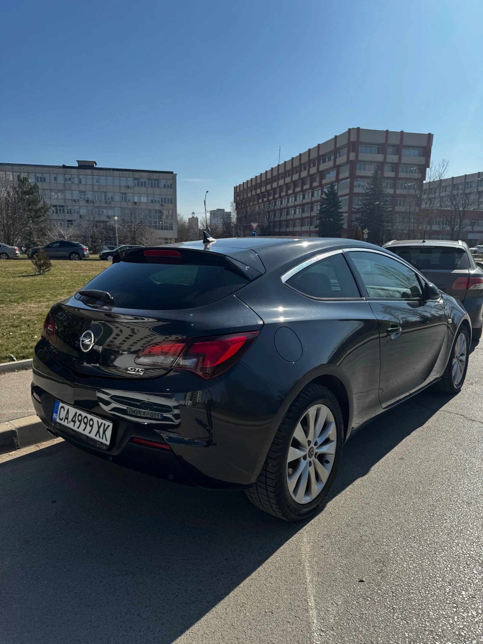 Opel Astra GTC 1.4 turbo, снимка 11 - Автомобили и джипове - 55584811