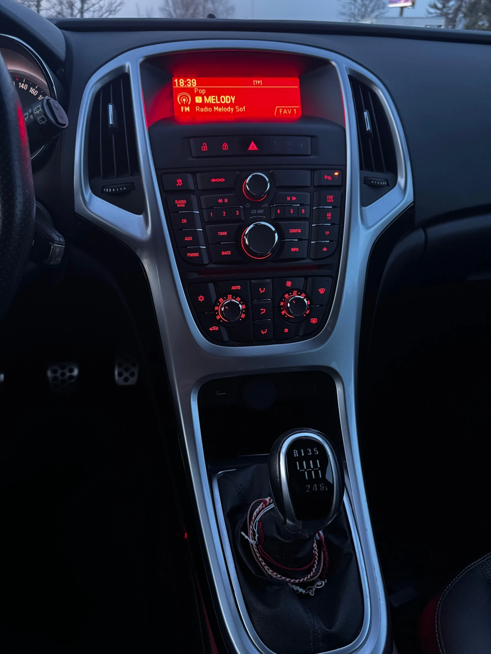 Opel Astra GTC 1.4 turbo, снимка 8 - Автомобили и джипове - 55584811
