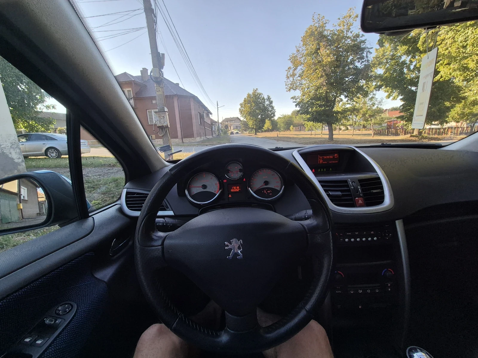 Peugeot 207 1.6HDI, снимка 13 - Автомобили и джипове - 55741770